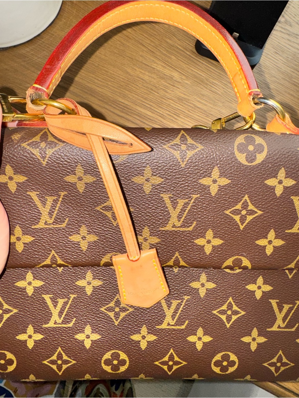 Louis Vuitton Cluny - Picture 8 of 14